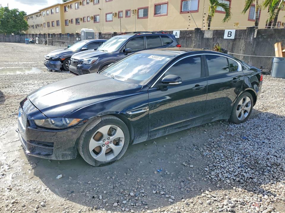54880076 :رقم المزاد ، SAJAR4BG5HA958845 vin ، 2017 Jaguar Xe مزاد بيع