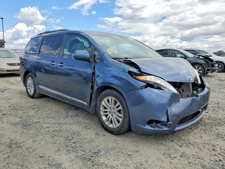 54807396 :رقم المزاد ، 5TDYK3DC6FS684853 vin ، 2015 Toyota Sienna مزاد بيع