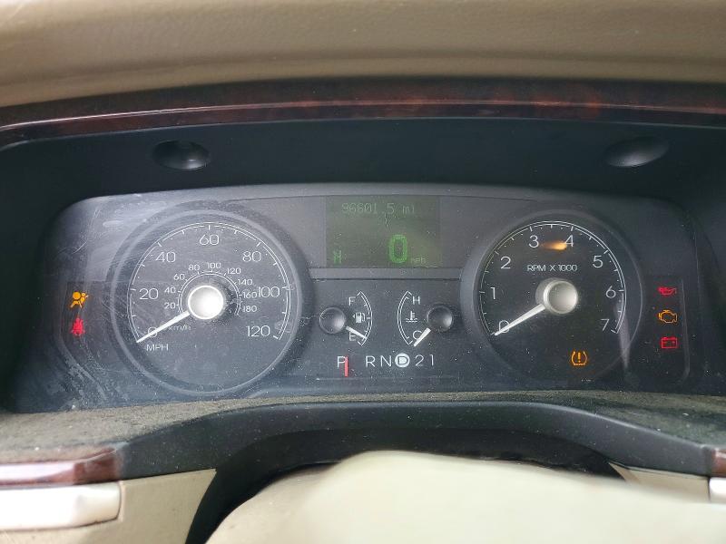 2009 Lincoln Town Car მანქანა იყიდება აუქციონზე, vin: 2LNHM82V39X635576, აუქციონის ნომერი: 54384706