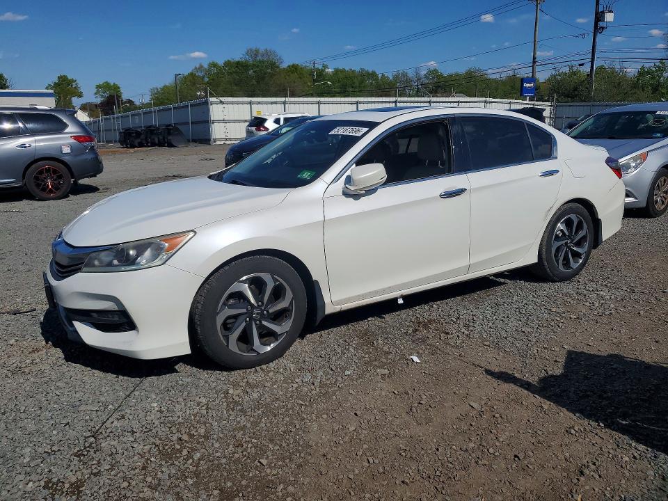 Auction sale of the 2017 Honda Accord, vin: 1HGCR3F84HA005307, lot number: 52167696