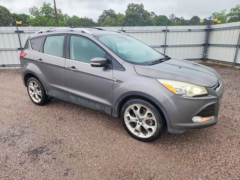 2013 Ford Escape მანქანა იყიდება აუქციონზე, vin: 1FMCU0J91DUA70423, აუქციონის ნომერი: 52775516