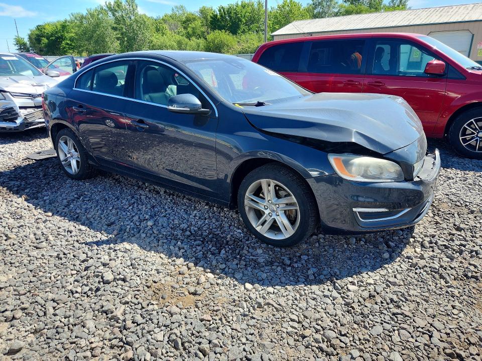 54706856 :رقم المزاد ، YV1612TB1F1309070 vin ، 2015 Volvo S60 مزاد بيع