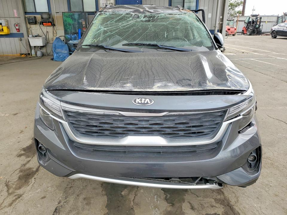 55032216 :رقم المزاد ، KNDEU2AA1M7141329 vin ، 2021 Kia Seltos مزاد بيع