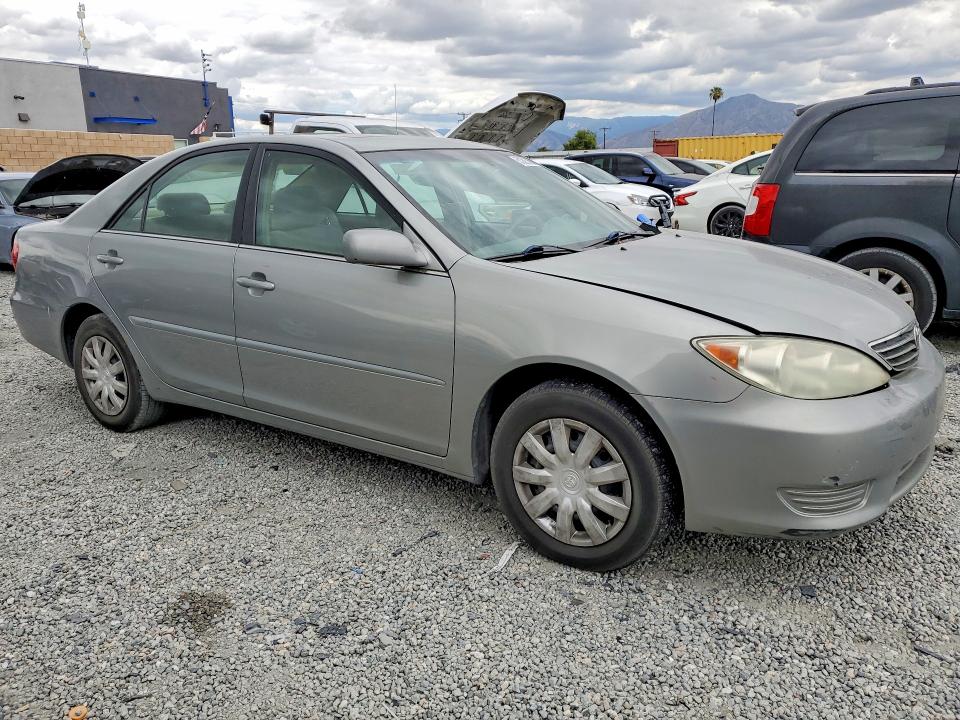 51893186 :رقم المزاد ، 4T1BE30K55U509042 vin ، 2005 Toyota Camry مزاد بيع