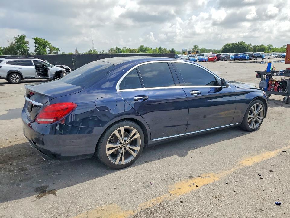 2017 Mercedes-benz C მანქანა იყიდება აუქციონზე, vin: 55SWF4JB7HU231778, აუქციონის ნომერი: 55348306