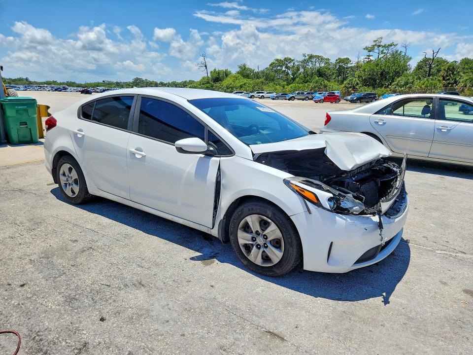 53827846 :رقم المزاد ، 3KPFL4A7XJE175093 vin ، 2018 Kia Forte مزاد بيع