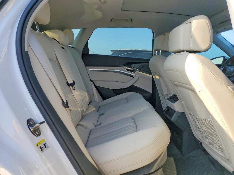 Продаж на аукціоні авто 2022 Audi E-tron, vin: WA1AAAGE6NB012586, номер лоту: 54344516