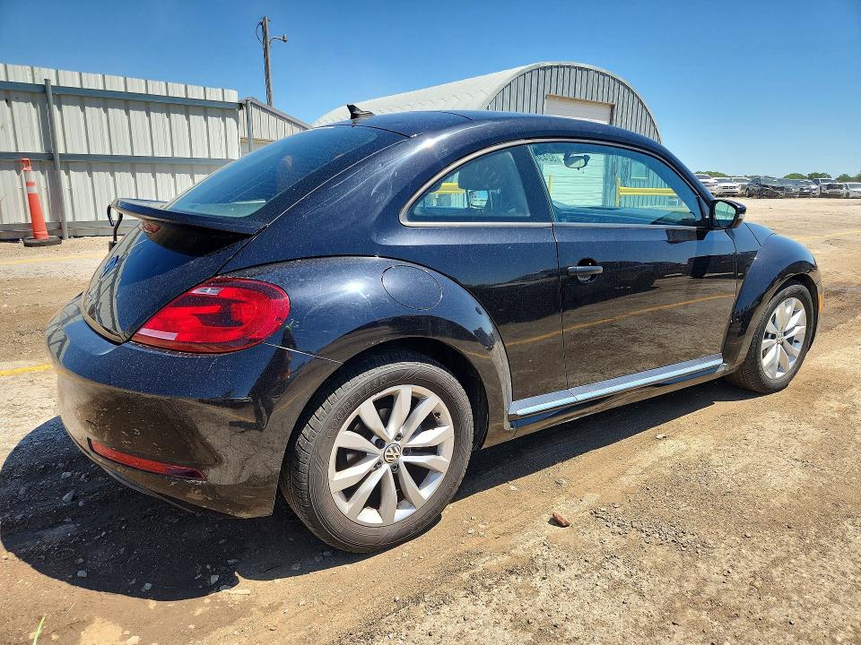 52436186 :رقم المزاد ، 3VWF17AT2HM629726 vin ، 2017 Volkswagen Beetle مزاد بيع