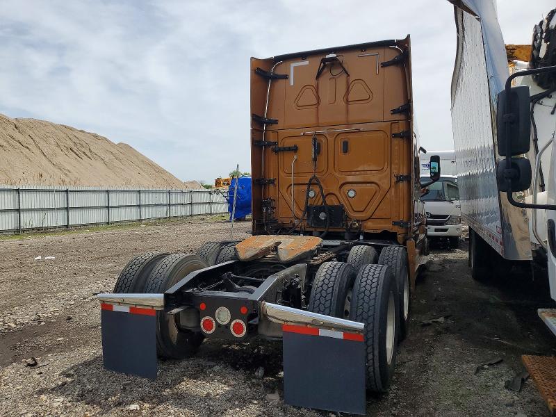 53957036 :رقم المزاد ، 3AKJHHDR1JSHU5490 vin ، 2018 Freightliner Cascadia 126 مزاد بيع