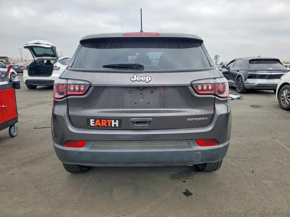 53732646 :رقم المزاد ، 3C4NJCABXJT461599 vin ، 2018 Jeep Compass مزاد بيع