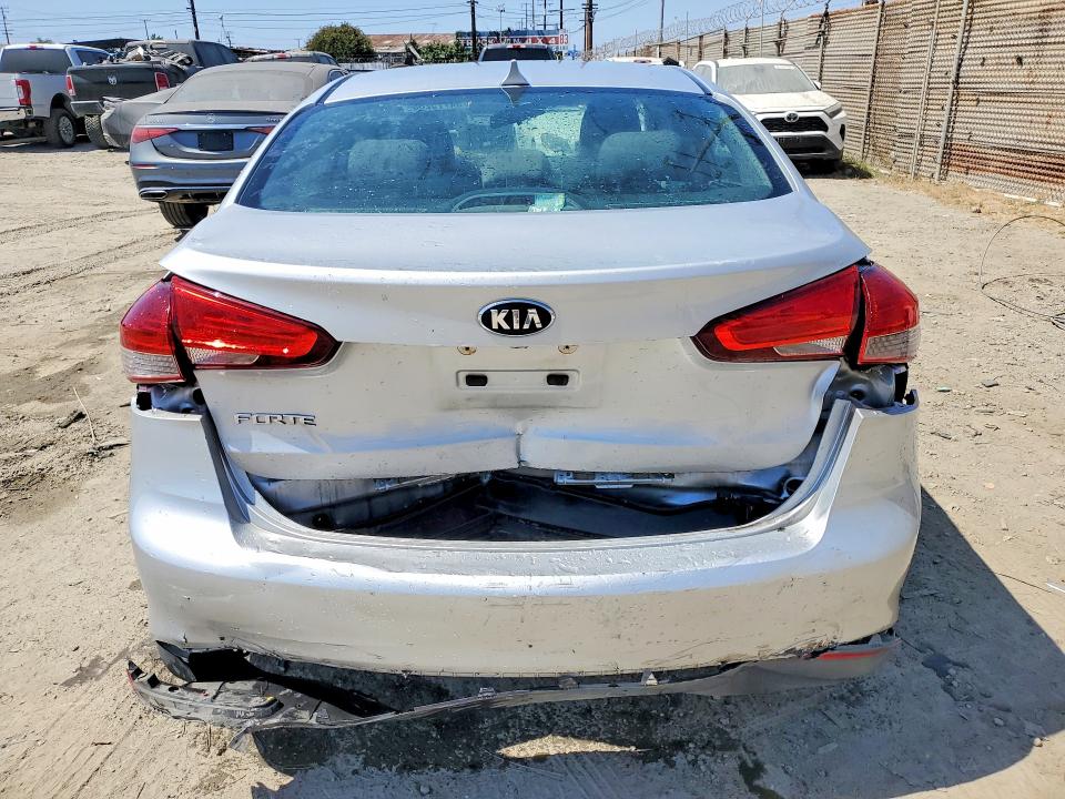 54775266 :رقم المزاد ، 3KPFK4A79JE282509 vin ، 2018 Kia Forte مزاد بيع