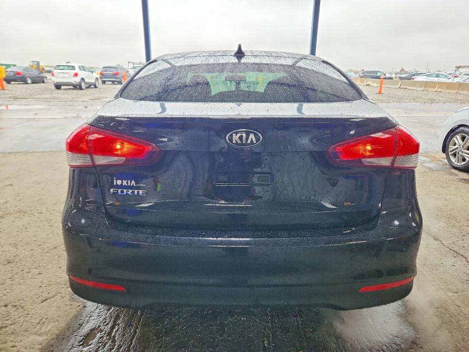 2018 Kia Forte მანქანა იყიდება აუქციონზე, vin: 3KPFK4A77JE250223, აუქციონის ნომერი: 52238336