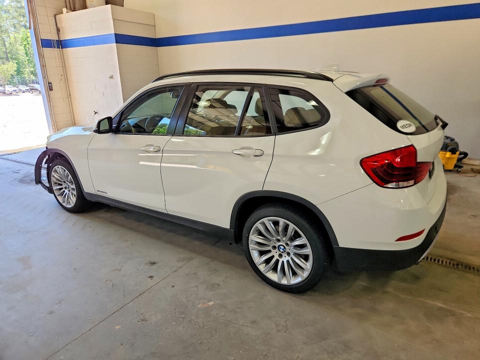 2015 Bmw X1 მანქანა იყიდება აუქციონზე, vin: WBAVM1C54FVW57108, აუქციონის ნომერი: 53045726