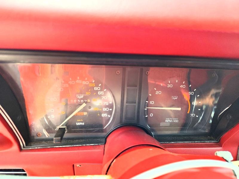 52528366 :رقم المزاد ، 1G1AY8785C100392 vin ، 1982 Chev Corvette مزاد بيع