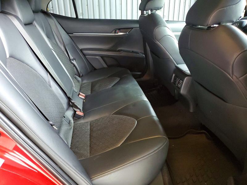 52424726 :رقم المزاد ، 4T1B61HK2KU160102 vin ، 2019 Toyota Camry مزاد بيع