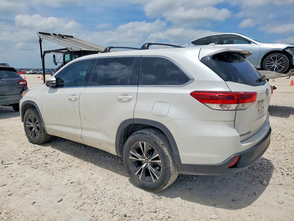 2018 Toyota Highlander მანქანა იყიდება აუქციონზე, vin: 5TDZZRFH8JS247876, აუქციონის ნომერი: 49576576