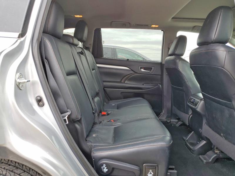 Продаж на аукціоні авто 2018 Toyota Highlander, vin: 5TDJZRFH2JS523403, номер лоту: 53100446