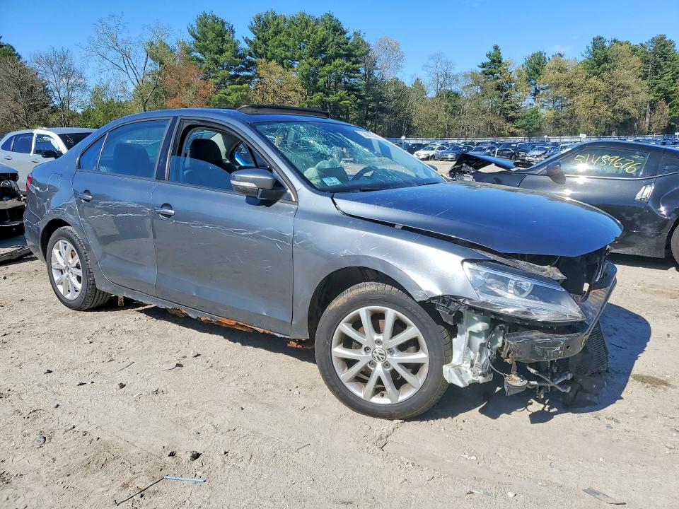 53001876 :رقم المزاد ، 3VWDZ7AJ2BM318626 vin ، 2011 Volkswagen Jetta مزاد بيع