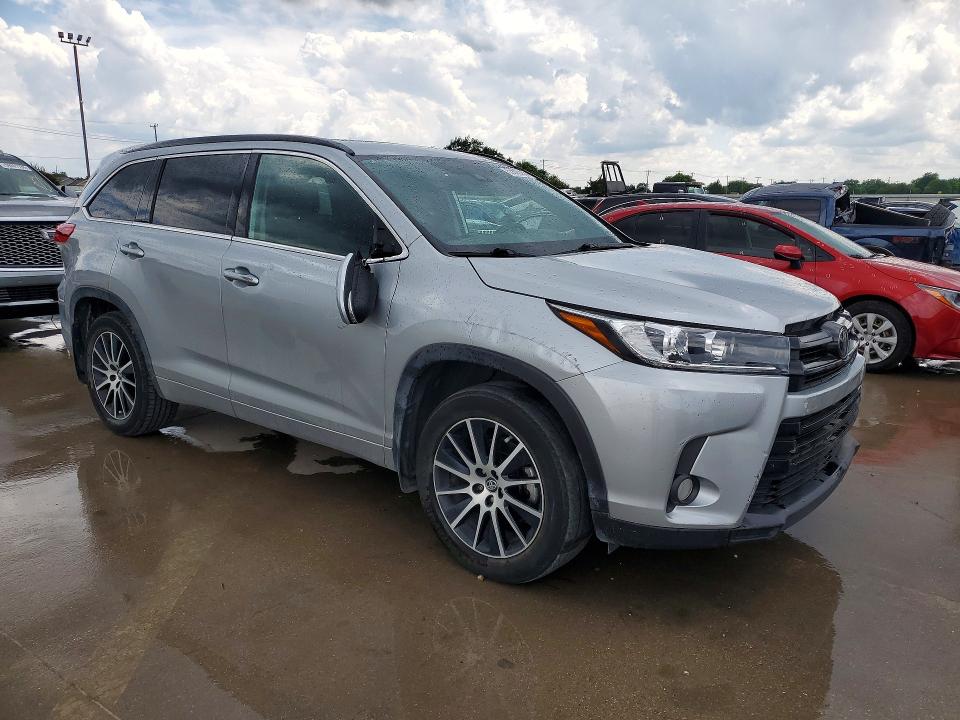 2018 Toyota Highlander მანქანა იყიდება აუქციონზე, vin: 5TDJZRFH1JS895749, აუქციონის ნომერი: 53845306