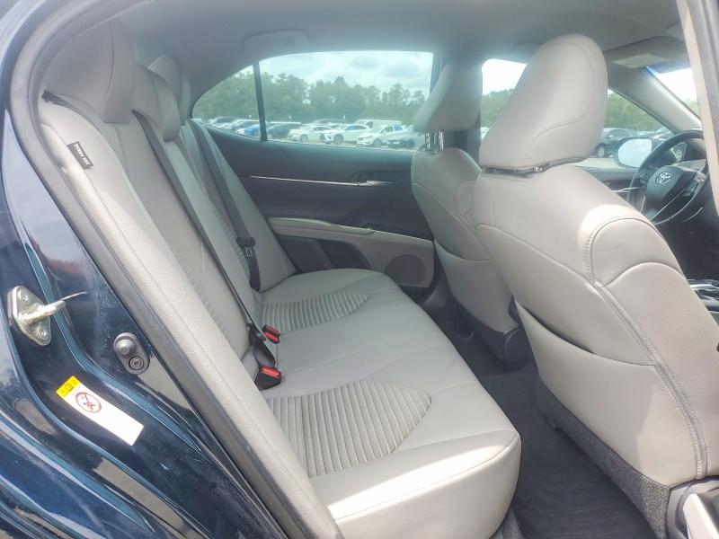 55047956 :رقم المزاد ، 4T1B11HK5JU616980 vin ، 2018 Toyota Camry مزاد بيع