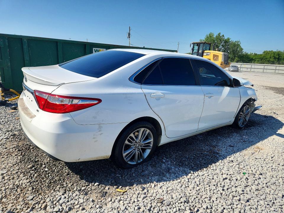 53550366 :رقم المزاد ، 4T1BF1FK3HU722424 vin ، 2017 Toyota Camry مزاد بيع