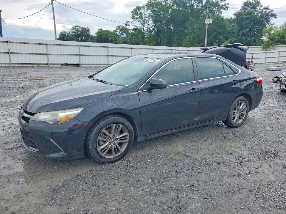 52727206 :رقم المزاد ، 4T1BF1FK7HU784795 vin ، 2017 Toyota Camry مزاد بيع