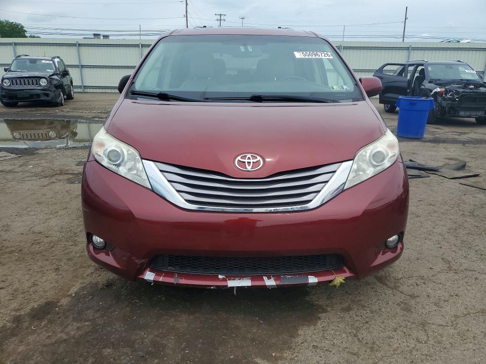 55096726 :رقم المزاد ، 5TDYZ3DC2HS794720 vin ، 2017 Toyota Sienna مزاد بيع