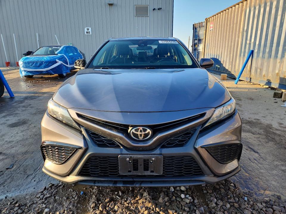 Продаж на аукціоні авто 2021 Toyota Camry, vin: 4T1G11AK6MU410510, номер лоту: 51984476