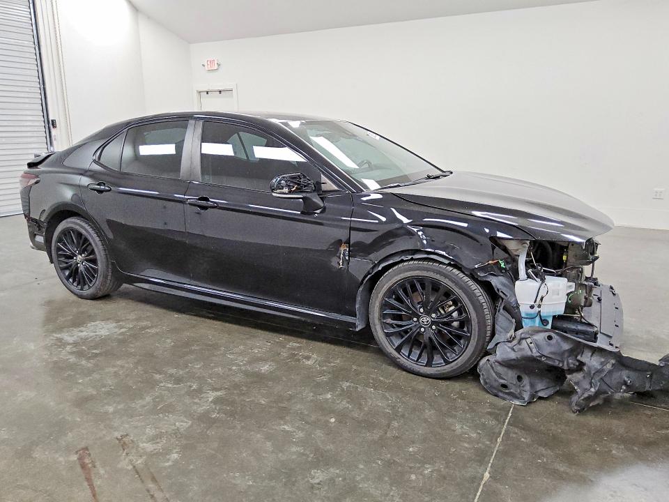 51633996 :رقم المزاد ، 4T1G11AK0NU043301 vin ، 2022 Toyota Camry مزاد بيع