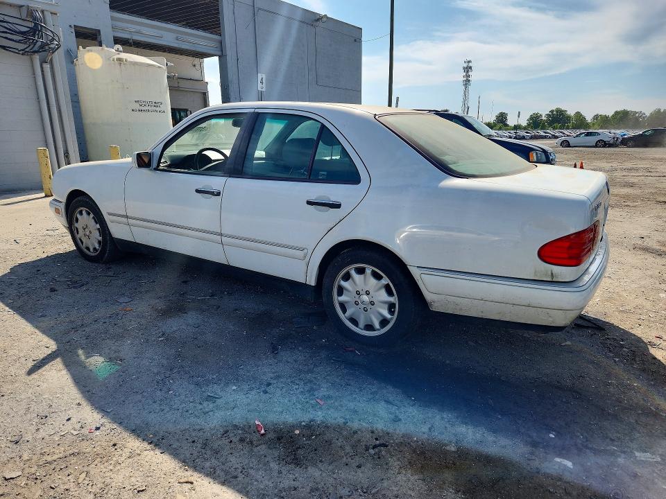 51974766 :رقم المزاد ، WDBJF65H7XA728938 vin ، 1999 Mercedes-benz E مزاد بيع