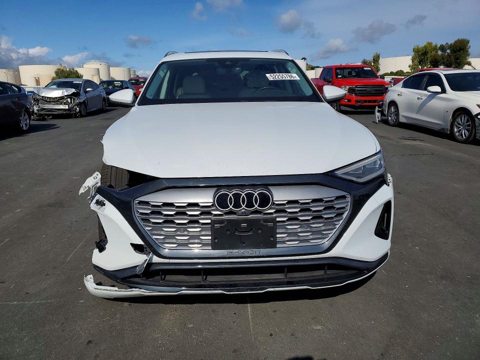 52255786 :رقم المزاد ، WA15AAGE9RB007289 vin ، 2024 Audi Q8 E-tron مزاد بيع