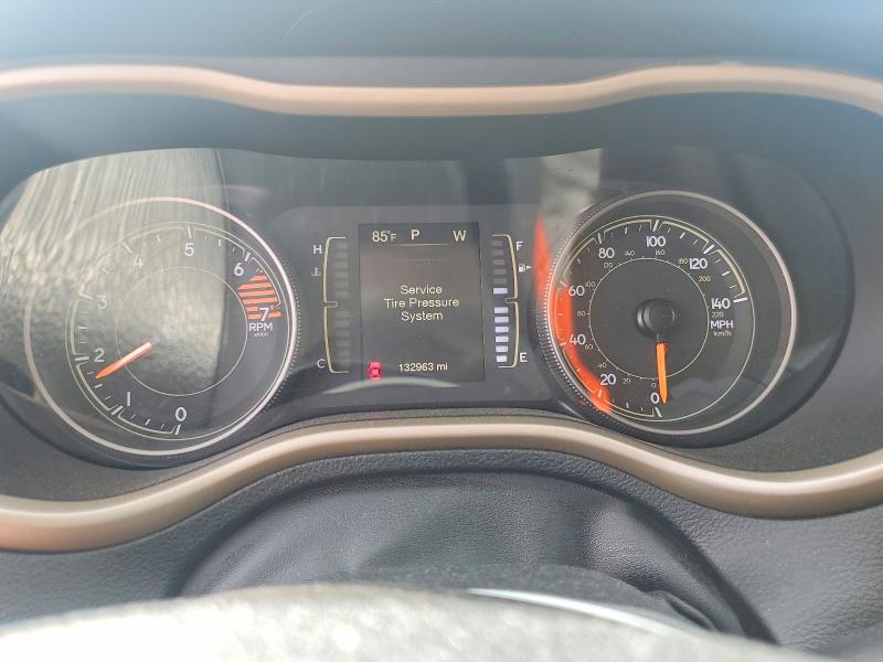 51854736 :رقم المزاد ، 1C4PJLCB5JD519274 vin ، 2018 Jeep Cherokee مزاد بيع