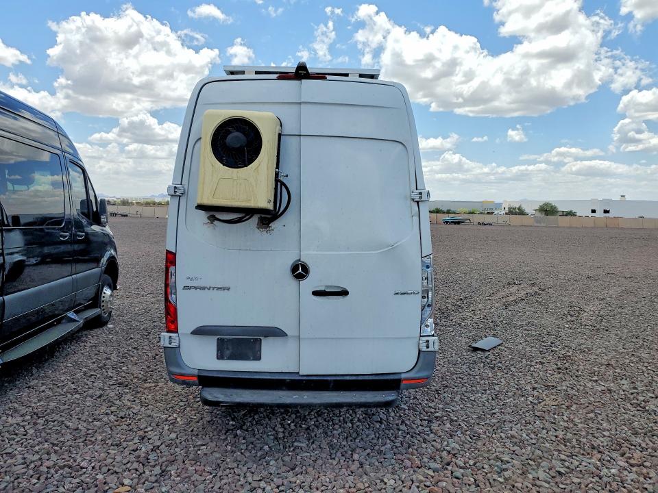 52264276 :رقم المزاد ، W1W40CHY1MT054669 vin ، 2021 Mercedes Benz Sprinter مزاد بيع