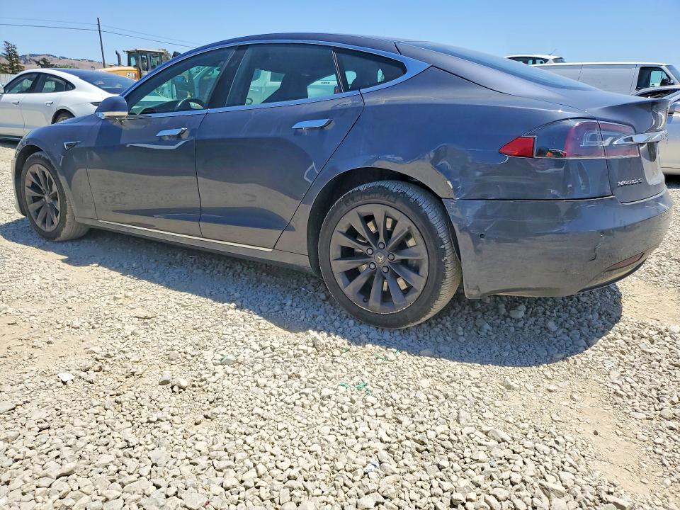 53592906 :رقم المزاد ، 5YJSA1E28JF261207 vin ، 2018 Tesla Model S مزاد بيع