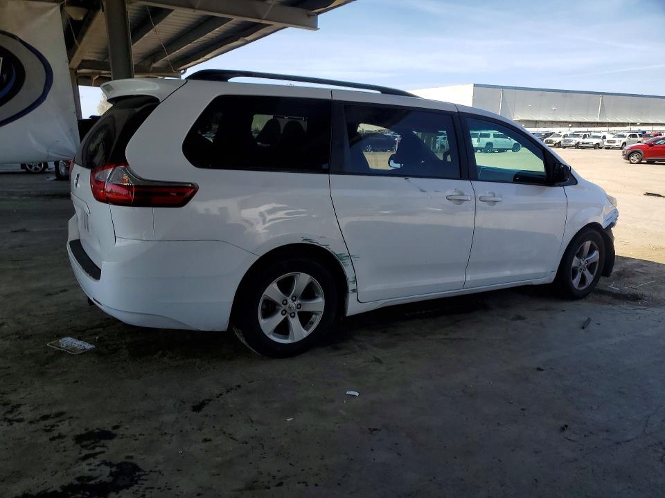 Продажа на аукционе авто 2015 Toyota Sienna, vin: 5TDKK3DCXFS682058, номер лота: 53468706