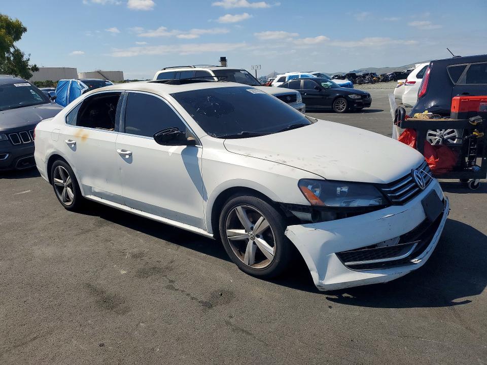 2012 Volkswagen Passat მანქანა იყიდება აუქციონზე, vin: 1VWBP7A37CC097638, აუქციონის ნომერი: 52871676