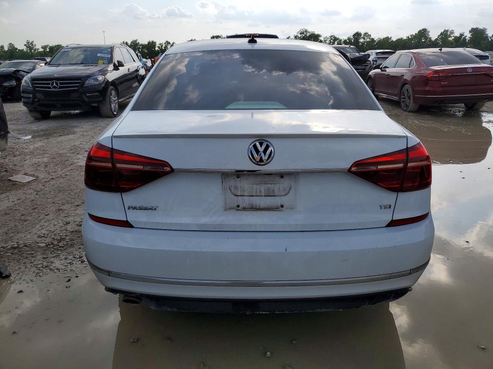 Продажа на аукционе авто 2017 Volkswagen Passat, vin: 1VWDT7A31HC061696, номер лота: 54803726