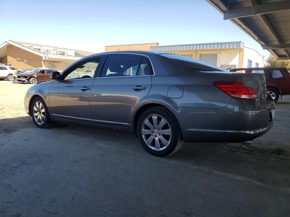 54317686 :رقم المزاد ، 4T1BK36B45U011592 vin ، 2005 Toyota Avalon مزاد بيع