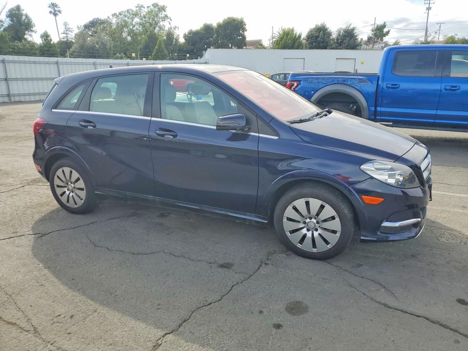 55174776 :رقم المزاد ، WDDVP9AB0HJ013946 vin ، 2017 Mercedes-benz B مزاد بيع