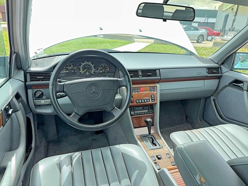 52905166 :رقم المزاد ، WDBEA92E2SF296279 vin ، 1995 Mercedes-benz E مزاد بيع