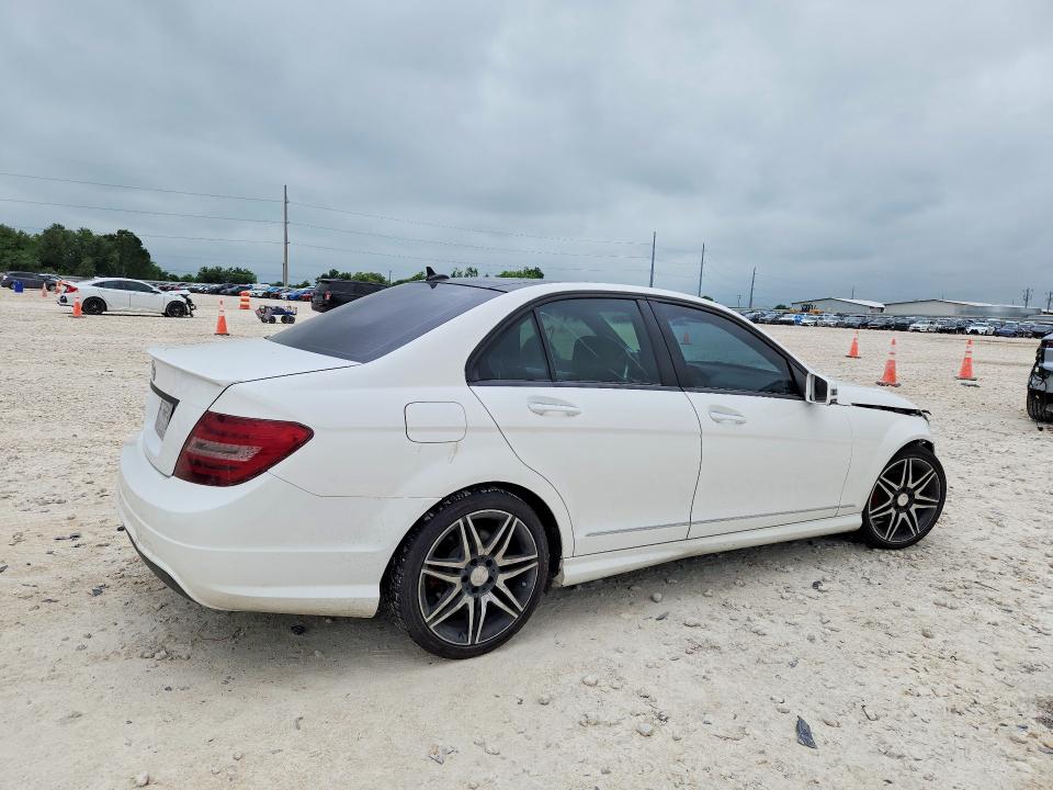 2013 Mercedes-benz C მანქანა იყიდება აუქციონზე, vin: WDDGF4HB7DA802125, აუქციონის ნომერი: 51833836