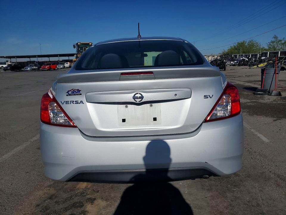 52096836 :رقم المزاد ، 3N1CN7AP2JK412663 vin ، 2018 Nissan Versa مزاد بيع