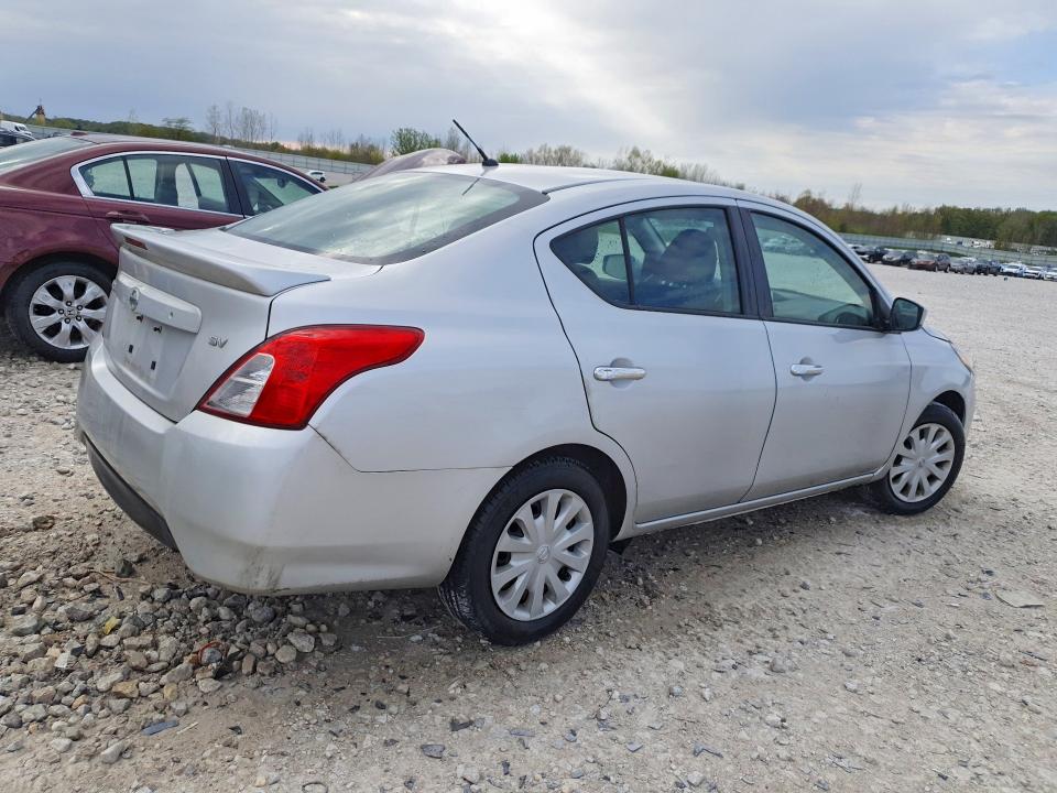 51840216 :رقم المزاد ، 3N1CN7AP3JL831566 vin ، 2018 Nissan Versa مزاد بيع