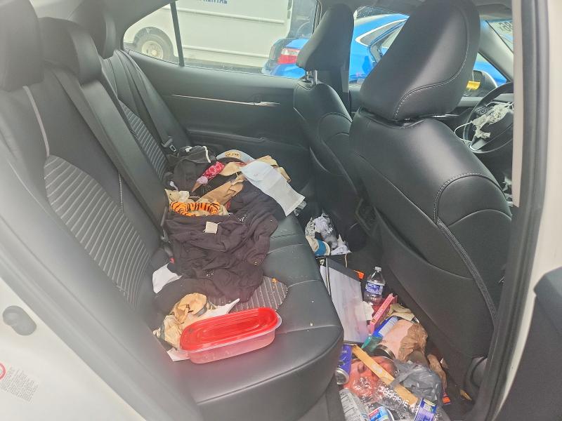 53186386 :رقم المزاد ، 4T1B11HK6JU645064 vin ، 2018 Toyota Camry مزاد بيع