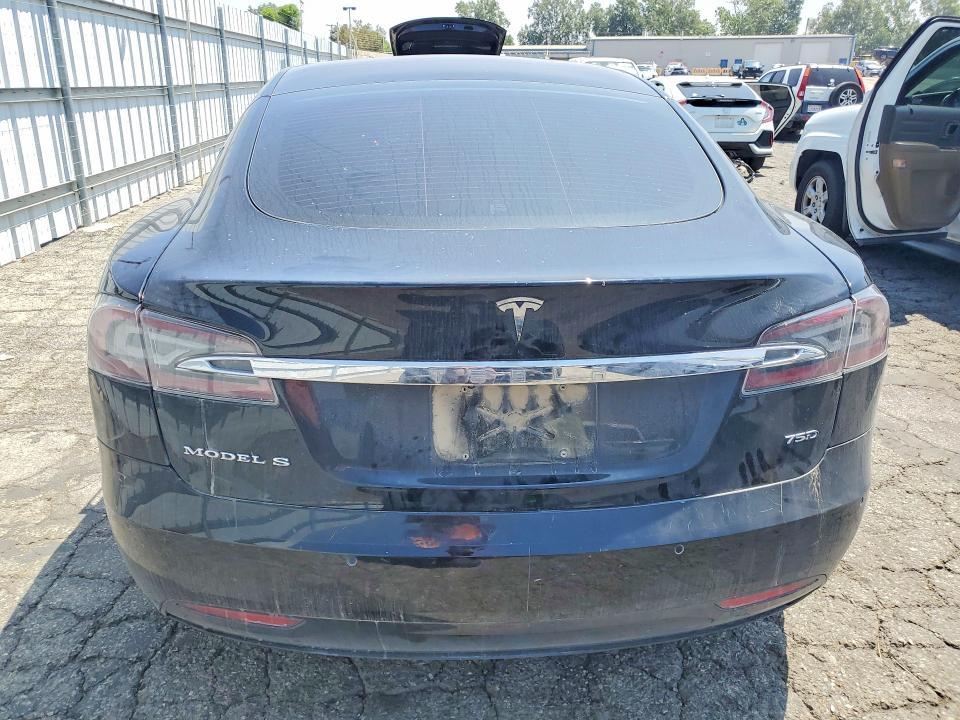 52448956 :رقم المزاد ، 5YJSA1E20JF260357 vin ، 2018 Tesla Model S مزاد بيع