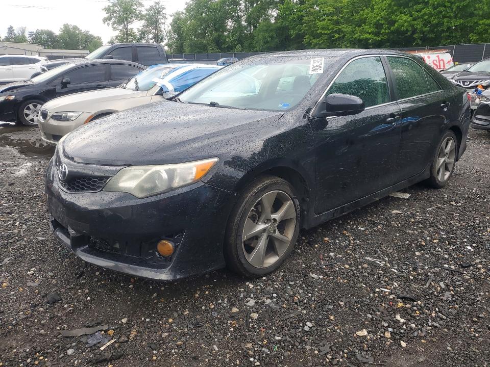53573836 :رقم المزاد ، 4T1BF1FK2EU372456 vin ، 2014 Toyota Camry مزاد بيع