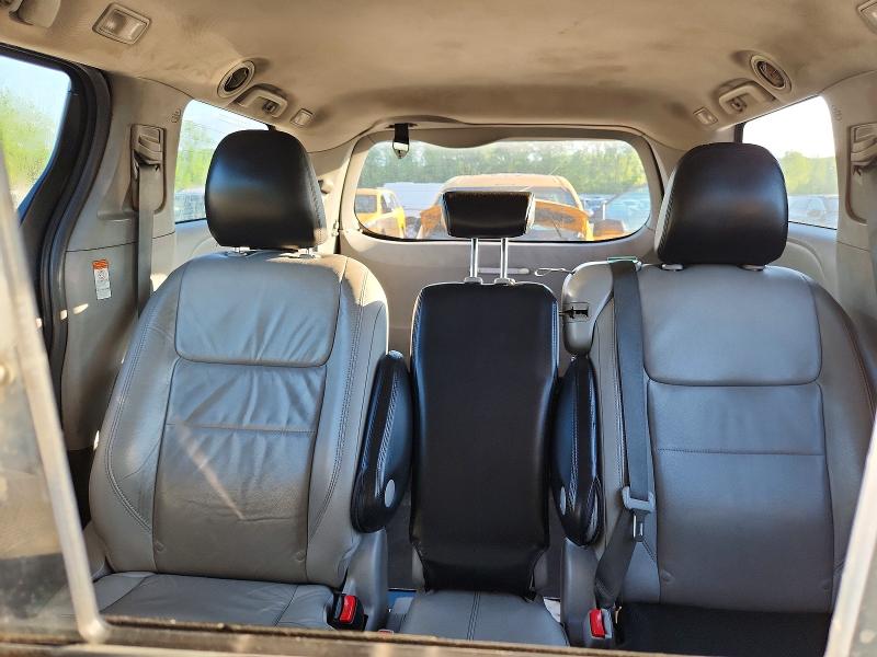 Продажа на аукционе авто 2017 Toyota Sienna, vin: 5TDZZ3DC1HS856239, номер лота: 55356316
