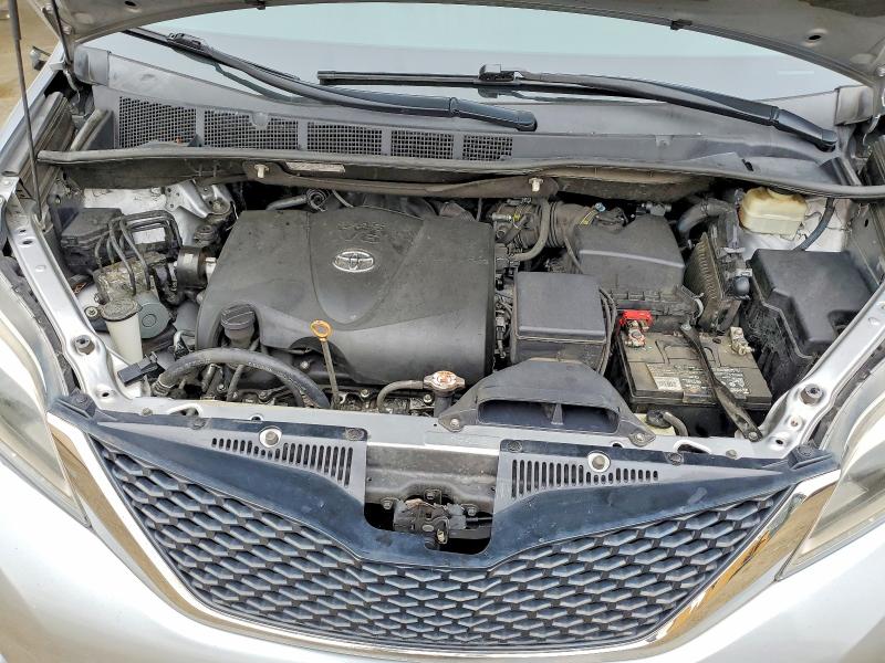 52942606 :رقم المزاد ، 5TDXZ3DCXHS877632 vin ، 2017 Toyota Sienna مزاد بيع