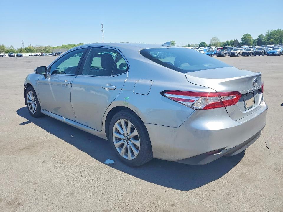 52395926 :رقم المزاد ، 4T1C11AK2LU870258 vin ، 2020 Toyota Camry مزاد بيع
