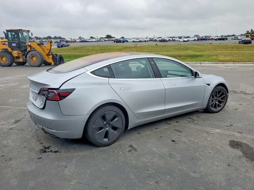 52513306 :رقم المزاد ، 5YJ3E1EA1JF048499 vin ، 2018 Tesla Model 3 مزاد بيع